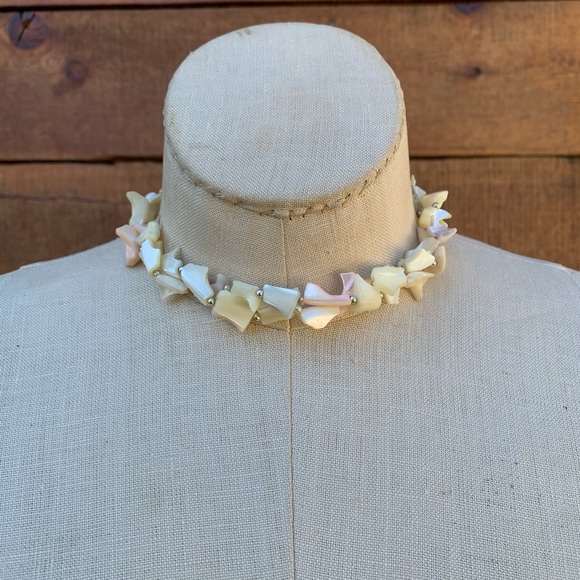 Vintage 50s 60s Natural Shell Choker - Picture 2 of 4